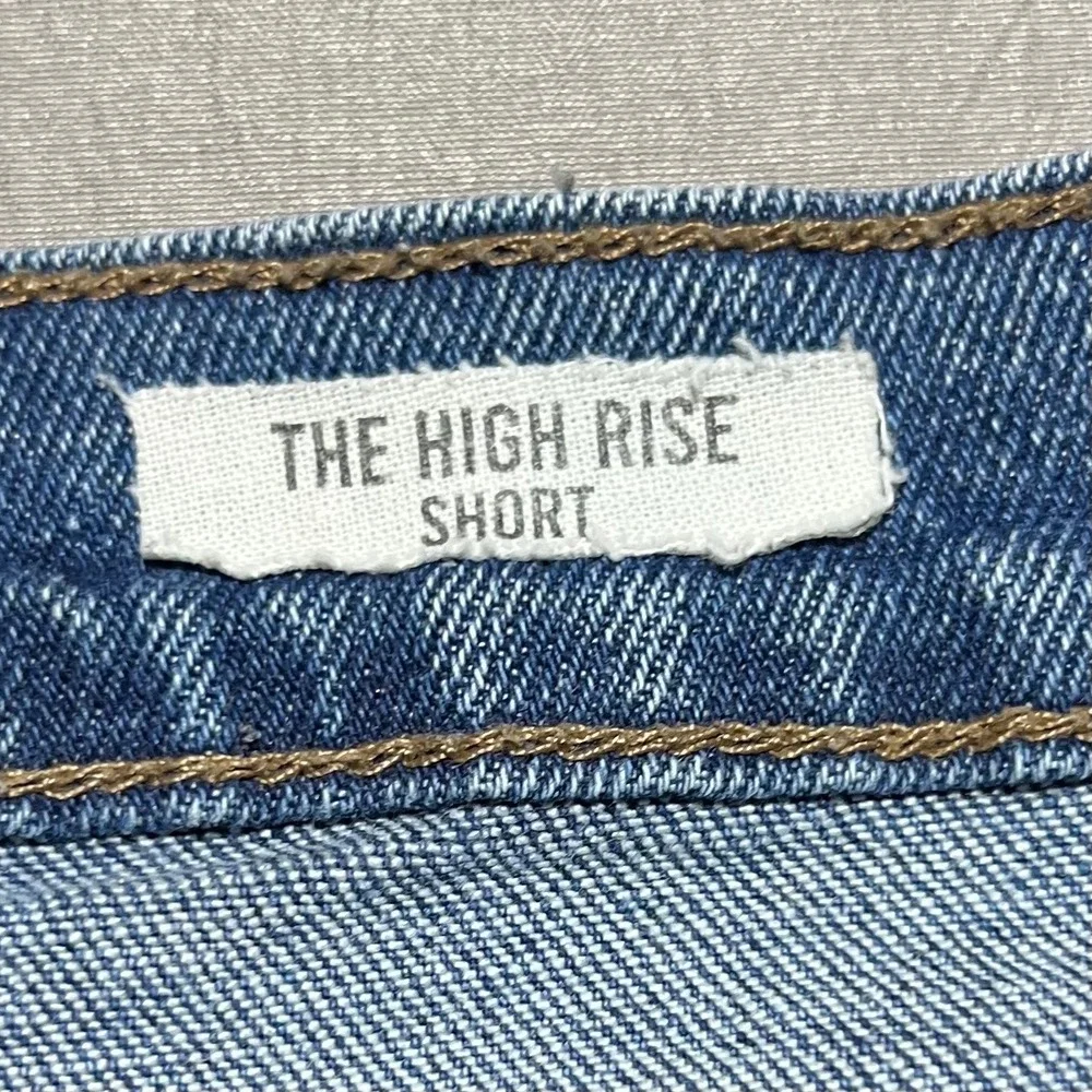 Kensie Jeans Vintage Luxe High Rise Distressed Denim Shorts Light Wash 32 Waist